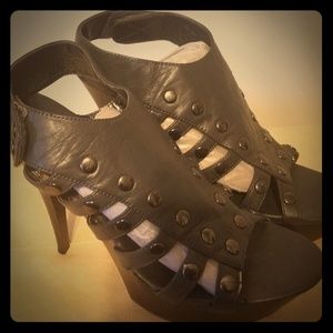 Heel night out on the town